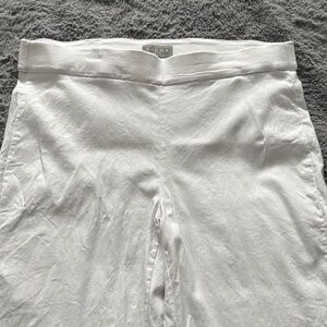 Laura Women's Elegant White Capris